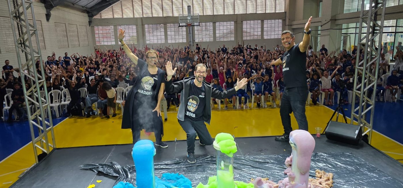 Apresentação do Ciência em Show na ativação do Sesc Santa Catarina