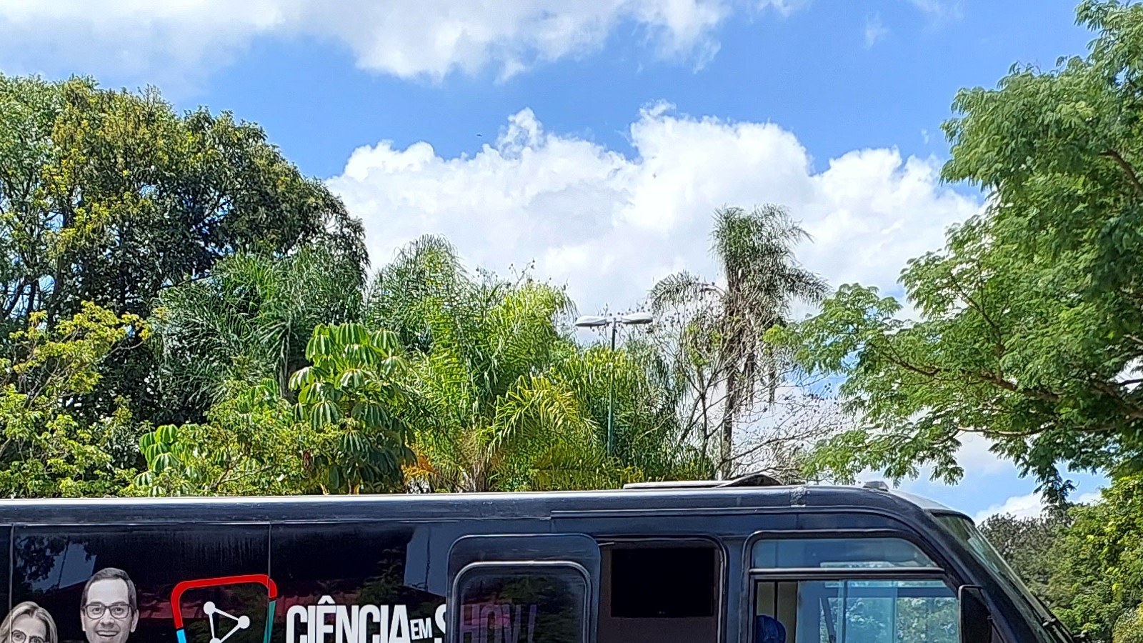 Unidade móvel do Ciência em Show na Secretaria de Educação de Osasco